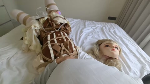 ◤人偶女友◢P机ZW都能GC三次真是饥渴坏了，可爱的娃娃里面藏着的是痛苦面具，完美的诠释了什么是真正... 第12张