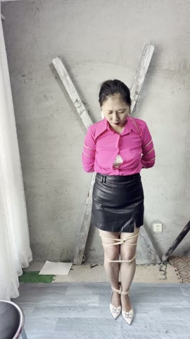 人妻 贝贝 捆绑 初体验， 看起来烧烧贱贱的 第12张