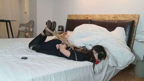 人贩王五系列（精神小妹）王五在又猫在楼道发愁没法交货，这次蹲到了一个心情相当愉快的精神小妹，于是尾随... 第12张