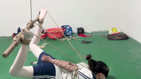 学生妹的痛苦直臂紧缚调教 第12张