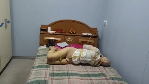 户外太吓人了  日式小高手加脚镣去户外，太吓人了，到处都是人，从天亮拍到天黑，脚镣进出电梯当啷当啷响... 第12张