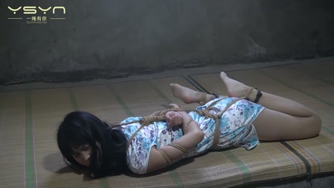 永不背叛  高个漂亮女孩驷马囚禁堵嘴蒙眼刑房老虎凳刮打挠玩脚心牢房又被驷马挣扎 第12张