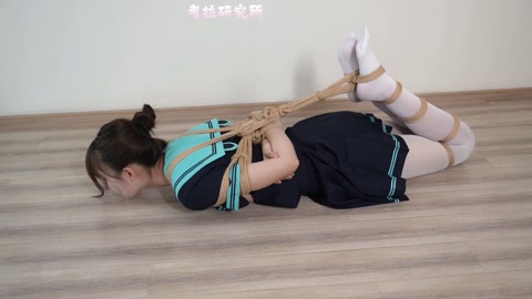 清纯少女听力答题接连出错，被绑缚超紧驷马放置，勒到双腿发麻、软瘫在地【胸缚 游戏 驷马缚 放置 挣扎... 第12张