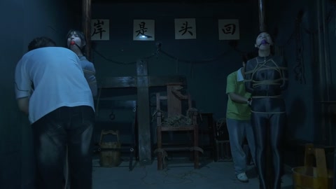 特工历险记（上集）三名女特工潜伏匪徒基地收集证据不料被匪徒抓获在地牢遭受折磨 第12张