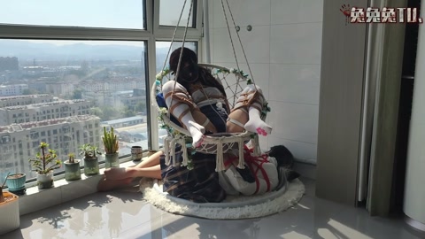 白丝死库水～约绳小记 1 捆绑白丝死库水小男娘，戴上眼罩，嘴巴贴上胶带，捆绑放置在吊篮椅上，也不知道... 第12张