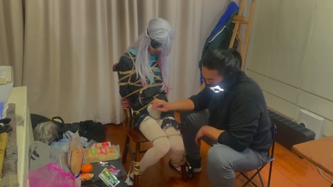 紧缚蒙眼之后戴上郊狼，做零食挑战，下面贴着郊狼和训练器两种东西，猜错就是电击惩罚，猜对就是震动下体获... 第12张