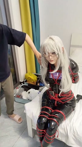 紧身皮衣紧缚电击惩罚挑战 第12张