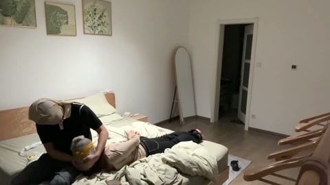 网友幼师异地面基. 潜伏在好友列表里的一位素未谋面的网友，某一个机会聊起了天，聊了几天以后她便想从她... 第12张