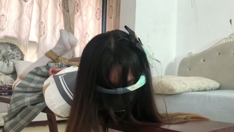 荷露 COS崩坏 流萤 误入活绳屋 自动紧缚绳陷阱抓住逃走再被抓回驷马绑凳子上危机四伏 第12张