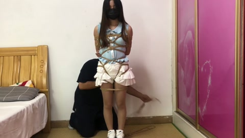 荷露被入室 被反制 被压制 被捆绑后挣扎了半天也只能变成吉祥物 第12张