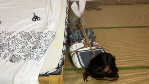 荷露COS崩坏 流萤 误入活绳屋（二）自动紧缚绳陷阱抓住逃走再被抓回 驷马拿不到剪刀 第12张