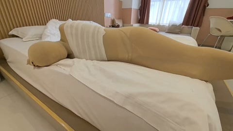 震动入体小药丸差点抠不出来了，粉丝投稿，强制分腿凌辱，震动，拍打，直立缚入体药丸震动TJ挣扎，丝袜蛹... 第12张